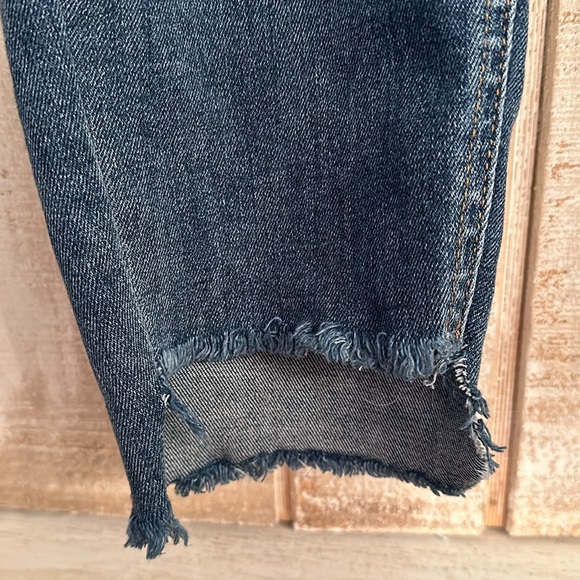 Distressed jeans - Picture 4 of 7